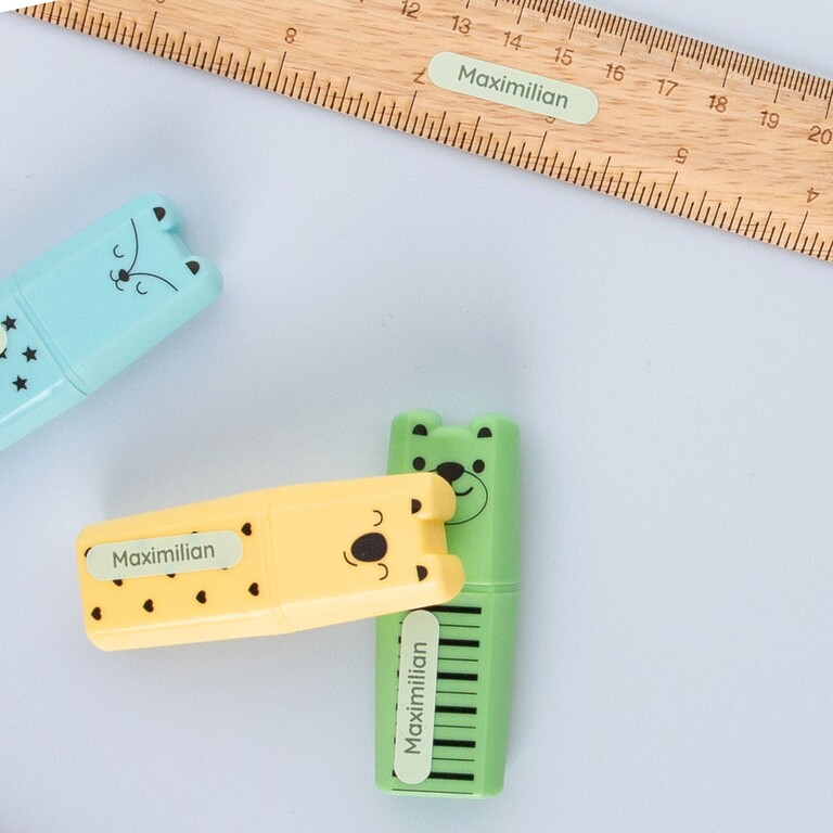 Stifteetiketten auf Filzstiften und Lineal