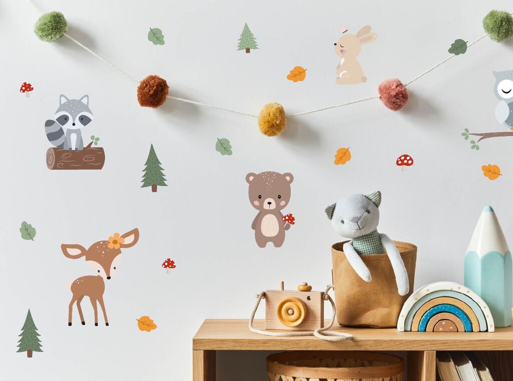 Montessori-spielzeug organisieren: so lernen kinder ordnung mit system 3 Wandsticker mit einem waldtiere-thema im kinderzimmer