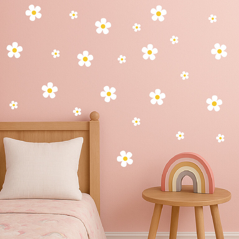 Weiße Daisy Wandsticker über dem Bett an rosa Wand
