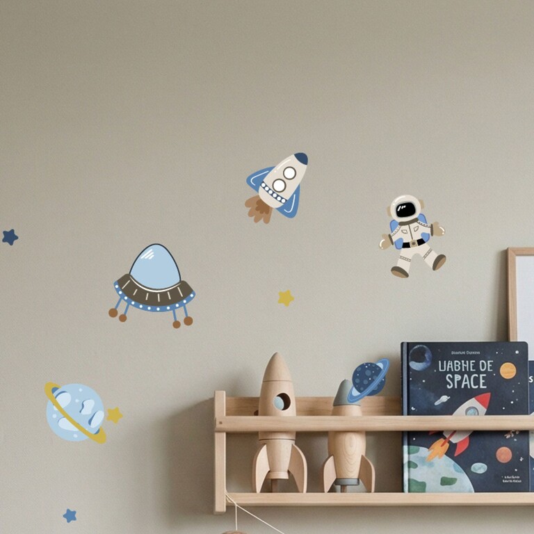 Astronaut Wandsticker Weltraum Kinderzimmer mit Regal