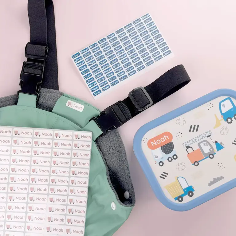 Kindergartenpaket mit Namensstickern und Brotdose