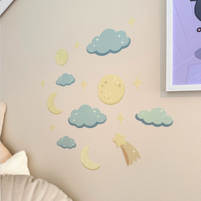 Leuchtende Nachthimmel Wandsticker an der Kinderzimmerwand