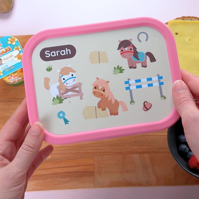 Rosa Brotdose mit Pferde-Design und Namen