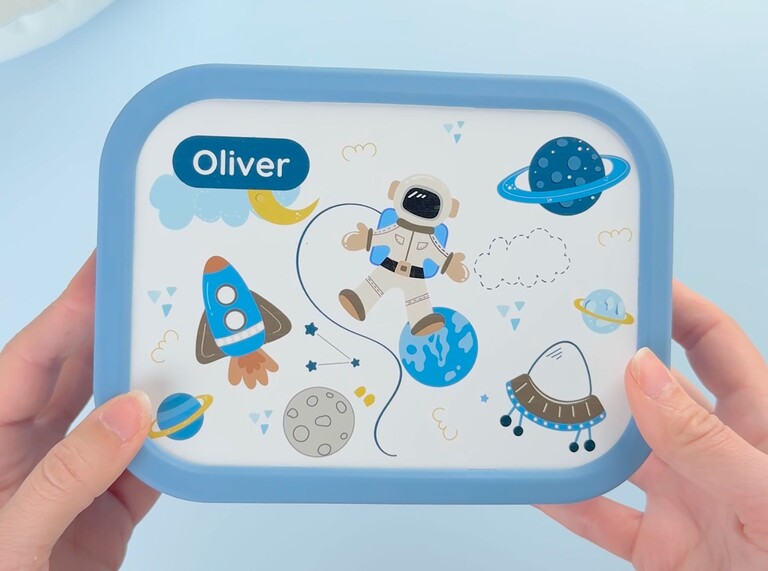 Blaue Brotdose mit Astronaut-Design und Namen