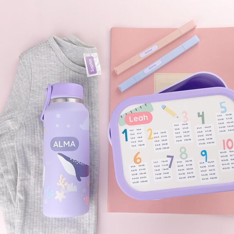 Lila Brotdose mit Einmaleins-Design