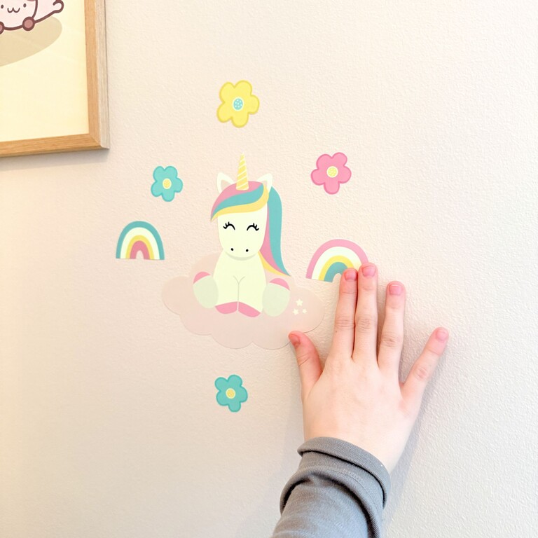 Leuchtende Einhorn-Wandsticker Szene