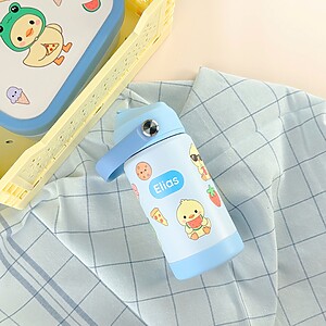 Personalisierte, blaue Trinkflasche mit einer Ente und dem Namen Elias